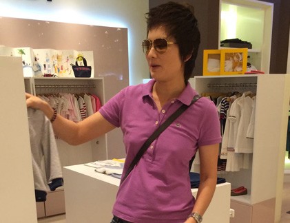 Thúy Vinh “chuẩn men”  đi shopping